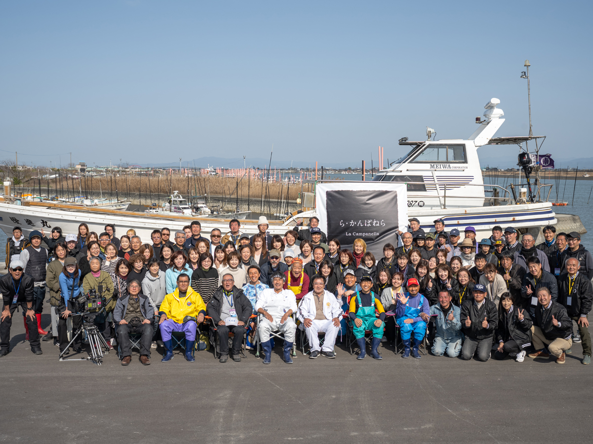 記念写真撮影①（戸ヶ里港ロケ）